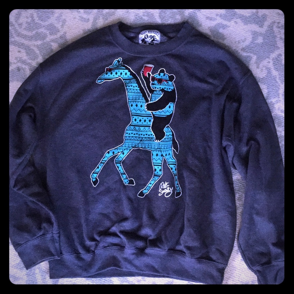 Men’s sweater.